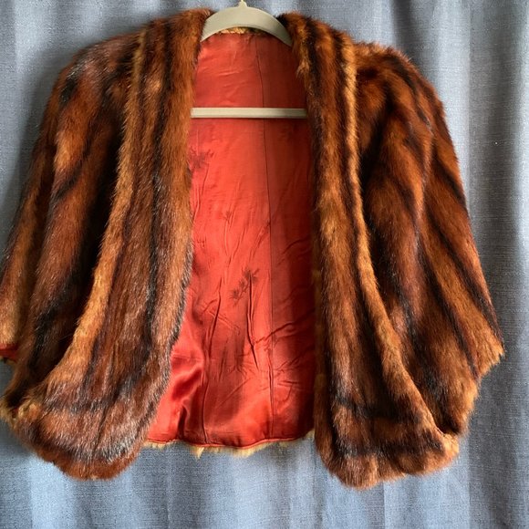 Elegant and Chic: Mink Fur Cape in Excellent Condition - Picture 2 of 7